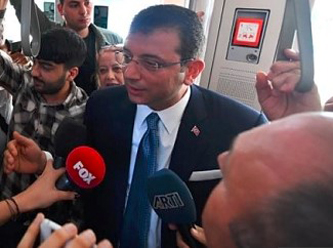 İmamoğlu tramvaya binip vatandaşlarla konuştu