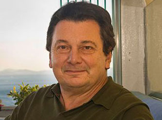 Vedat Milor'dan Hülya Avşar'a anketli 'simit' göndermesi