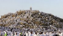 Milyonlarca hacı adayı Arafat'ta