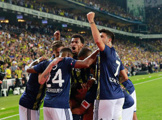 Fenerbahçe sezonu 5 golle açtı, zirveye oturdu