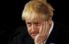 Boris Johnson’ın koltuğu sallanıyor: 18 bakan ve vekil istifa etti