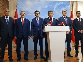 AKP'den 10 milletvekili ile temas: Şimdilik istifa etmeyin!