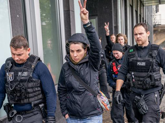 Alman hükümet toplantısında 'Türkiye' protestosu