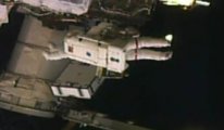 Uzayda tarihi yürüyüş:İki kadın astronot birlikte yürüdü
