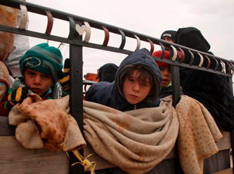 BM: Suriyeliler ısınmak için giysilerini yakıyor