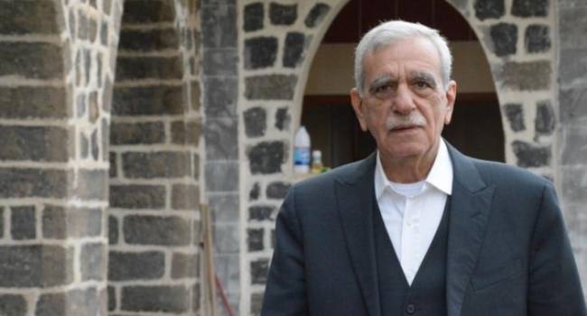 Ahmetler göreve iade edilmedi! Kayyımın süresi yine uzatıldı