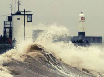 Dennis fırtınası İngiltere ve Galler'de su baskınlarına yol açtı