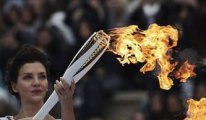 Olimpiyat meşalesi Yunanistan'dan Fransa'ya yelken açtı