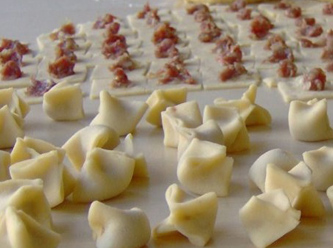 Hollanda'da mantı imecesi için toplanan Türkiye kökenli kadınlara ceza