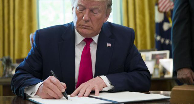 Trump Avrupa'daki ABD askeri varlığının devamını onayladı