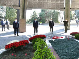 Turgut Özal'a Korona önlemleri kapsamında anma