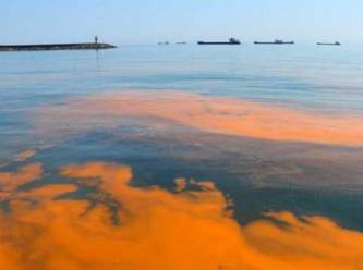 Marmara Denizi'ni turuncu renge büründü