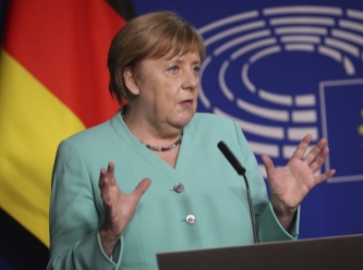 Merkel’den göçmenlere birlik çağrısı
