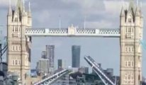 Londra'daki Tower Bridge köprüsünün kolları bir süre havada asılı kaldı