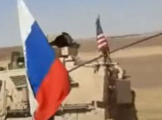 Suriye'de görev yapan Rus askerleri ABD askeri aracını hedef aldı