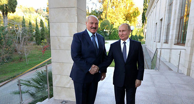 Putin ve Lukaşenko bir araya gelip gözdağı verdiler