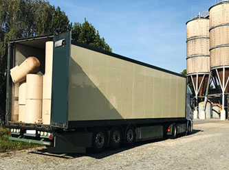 Avusturya'da bir TIR dorsesinden 43 göçmen çıktı