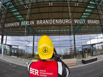 Berlin Havalimanı'nda alarm verildi, uçuşlar durdu