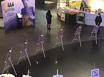 Varşova Merkez Tren İstasyonu'nda çocuk hakları temalı resim sergisi