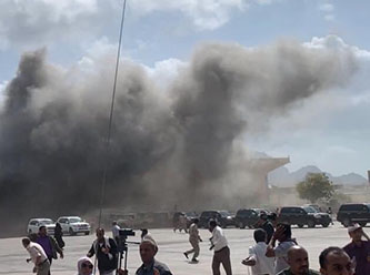 Başbakan oradaydı ... Yemen'de havalimanında patlama!