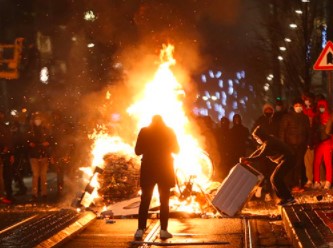 Brüksel'de 'polis şiddeti' protestosuna polis saldırdı