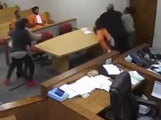 Hâkime tepki gösteren sanık hiç beklemediği bir şeyle karşılaştı