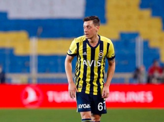 Mesut Özil’den derbi paylaşımı