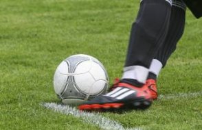 Galatasaray geriden gelerek kazanmasını bildi