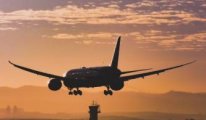Türkiye’ye gelen uçak Barselona’ya acil indi, yolcular kaçarken yakalandı