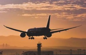 Türkiye’ye gelen uçak Barselona’ya acil indi, yolcular kaçarken yakalandı