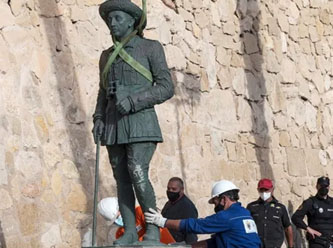 İspanya'da diktatörün son heykeli de kaldırıldı