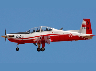 İzmir'de askeri eğitim uçağı düştü