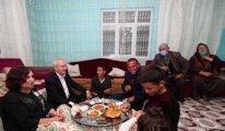 Kılıçdaroğlu linçten kurtulduğu köyde, iftar sofrasına oturdu