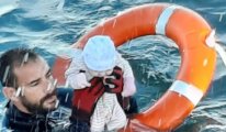 Faslı mülteci anne ve bebeğini boğulmaktan İspanyol polis kurtardı