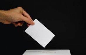 Lübnan'da oylar 'karanlıkta' sayılıyor
