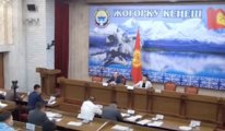 Kırgız Meclisi'nde sert Orhan İnandı tartışması