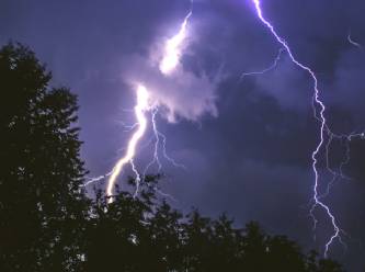 Beyaz Saray’ın yanına yıldırım düştü: 4 kişi ağır yaralı