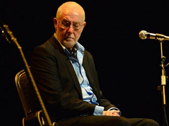 Ünlü şarkıcı: Dayanacak gücüm kalmadı, sokak çalgıcılığına başlayacağım