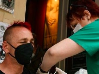 Berlin’de Delta varyantına rağmen yasaklar gevşiyor