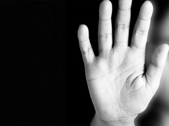 Çıplak arama "mevzuata uygun şekilde" devam ediyor!