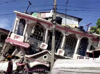 Korkunç depremde ölü sayısı 700'ü geçti