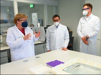 Merkel’den Özlem Türeci ve Uğur Şahin’e ziyaret