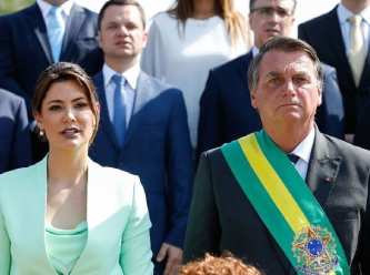 Aşı karşıtı Başkanın eşi New York'ta Kovid-19 aşısı olmuş