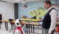 AKP'li başkan kendisine, dalkavuk robot yaptırdı