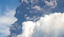 Japonya'daki Aso Yanardağı'nda patlama: İşte patlama anı