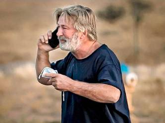 Baldwin'in film setindeki kazaya ilişkin, silah amiri "kasıtsız adam öldürmekten" suçlu bulundu