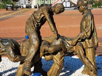 İşte fiyatı 'sorgulanamaz' uzun eşek heykeli