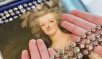 Marie Antoinette'in elmas bilezikleri açık artırma ile satıldı