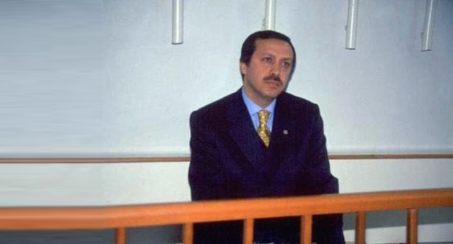 Dokunulmazlığı olmasına rağmen Erdoğan'ın Akbil davası raftan indirildi