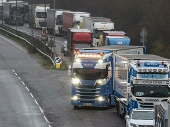 Polonya, sınırını Belarus ve Rusya'dan gelen araçlara kapattı